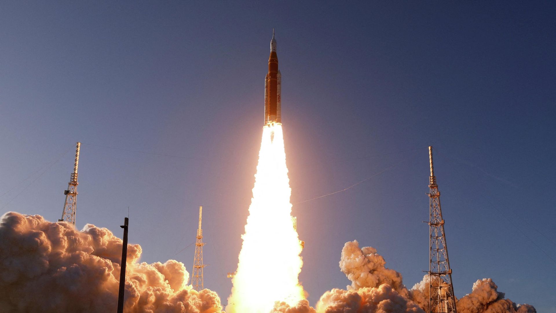 Старт сверхтяжелой ракеты SLS с космическим кораблем Orion, который направится к Луне в рамках миссии Artemis II Старт сверхтяжелой ракеты SLS с космическим кораблем Orion, который направится к Луне в рамках миссии Artemis II - РИА Новости, 1920, 03.04.2026