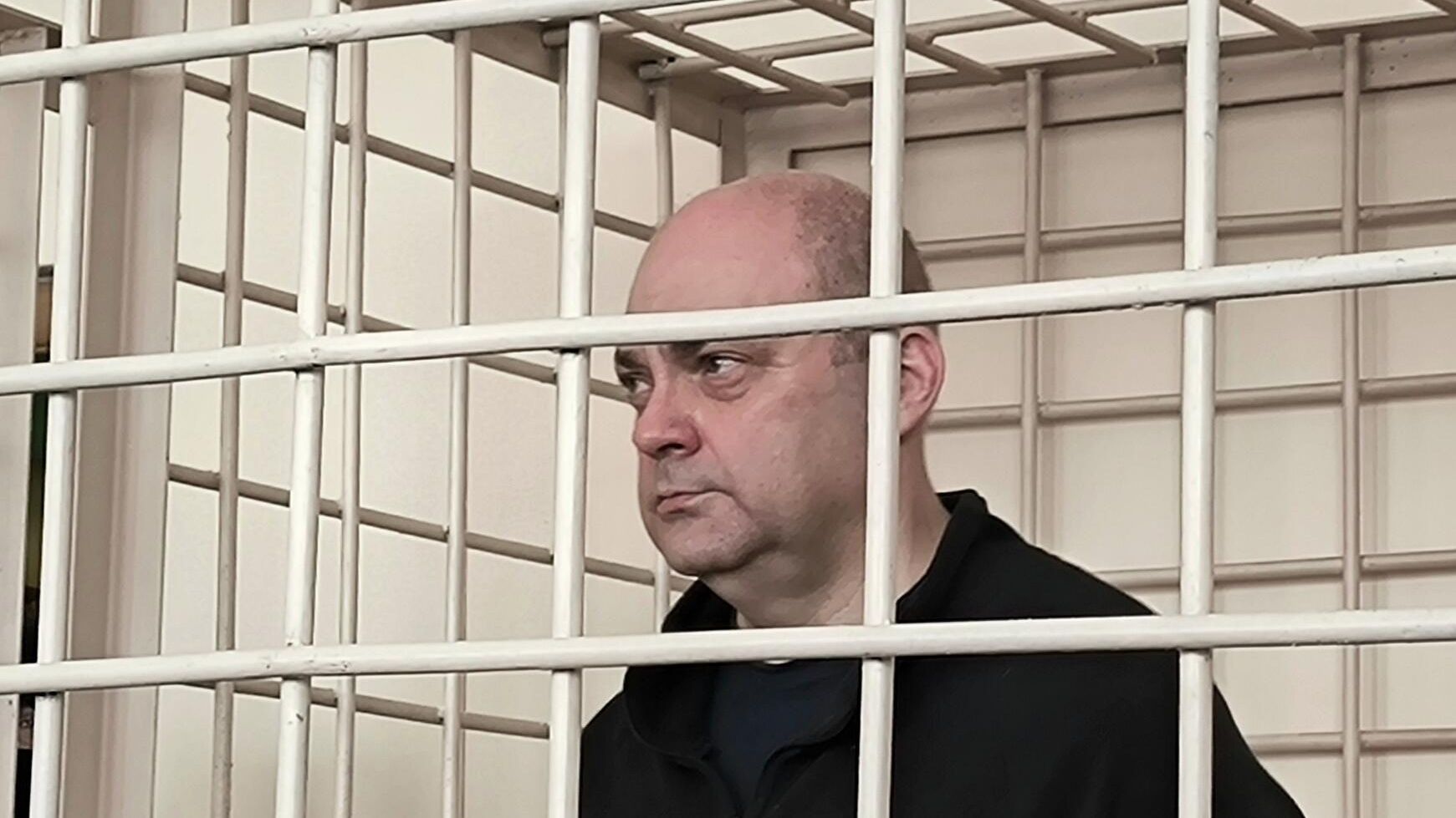 Бывший губернатор Курской области Алексей Смирнов на заседании в Ленинском районном суде Курска. 2 апреля 2026 Бывший губернатор Курской области Алексей Смирнов на заседании в Ленинском районном суде Курска. 2 апреля 2026 - РИА Новости, 1920, 02.04.2026