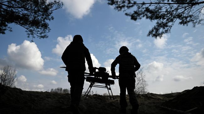 Военнослужащие ВС РФ с беспилотником