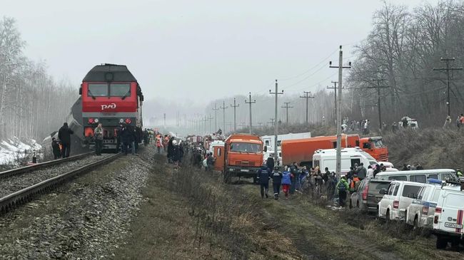 На месте схода вагонов поезда в Ульяновской области. 3 апреля 2026