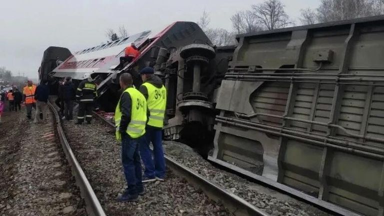 Пассажирский поезд сошел с рельсов в Ульяновской области 