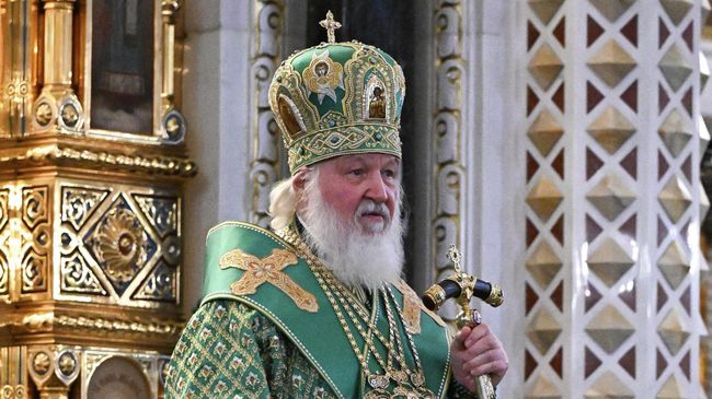 Патриарх Московский и всея Руси Кирилл во время богослужения накануне Вербного воскресенья в Храме Христа Спасителя в Москве