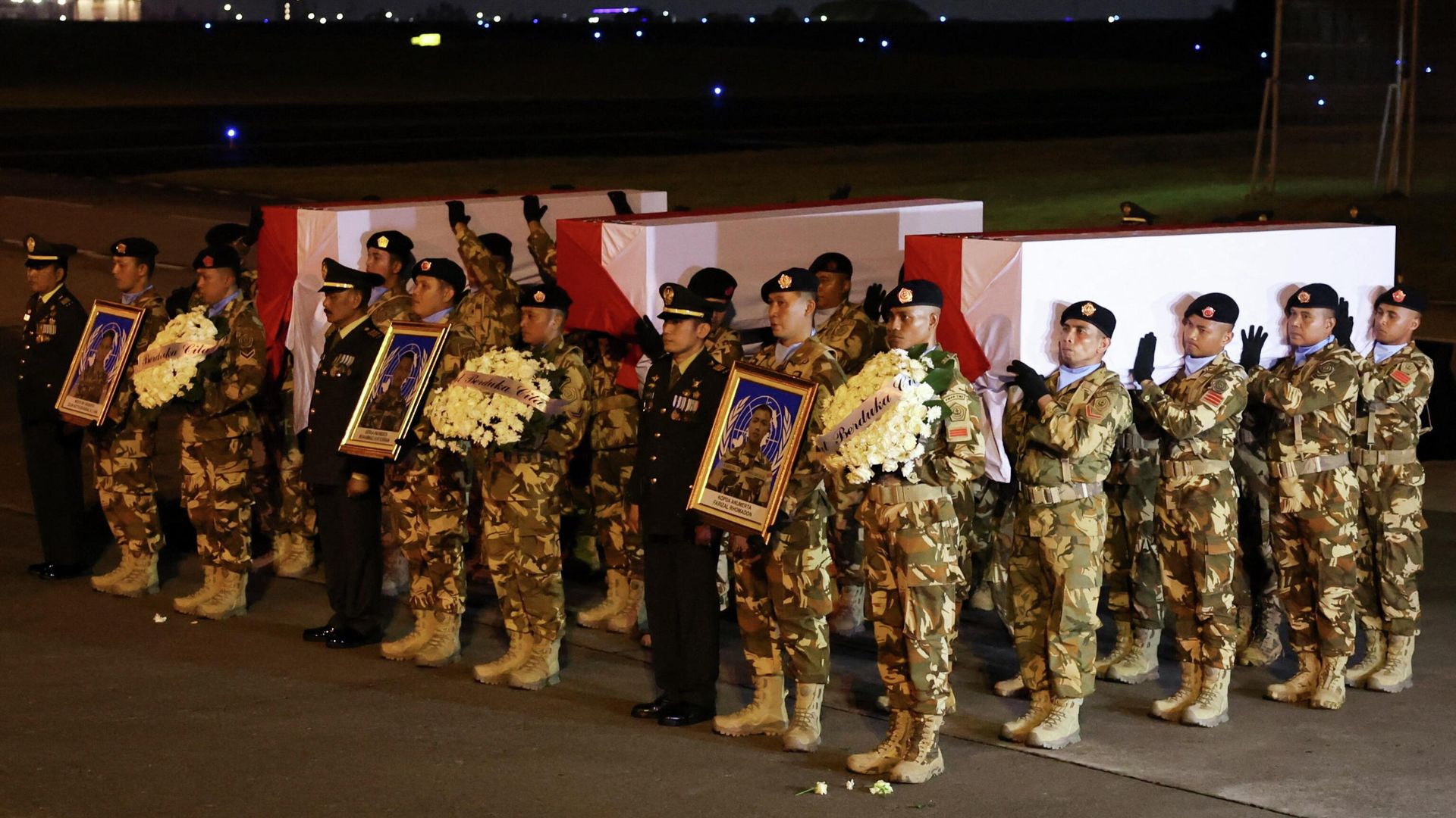Церемония воинской почести трех военнослужащих индонезийской армии, погибших при выполнении миссии ООН на юге Ливана, Джакарта Церемония воинской почести трех военнослужащих индонезийской армии, погибших при выполнении миссии ООН на юге Ливана, Джакарта - РИА Новости, 1920, 05.04.2026
