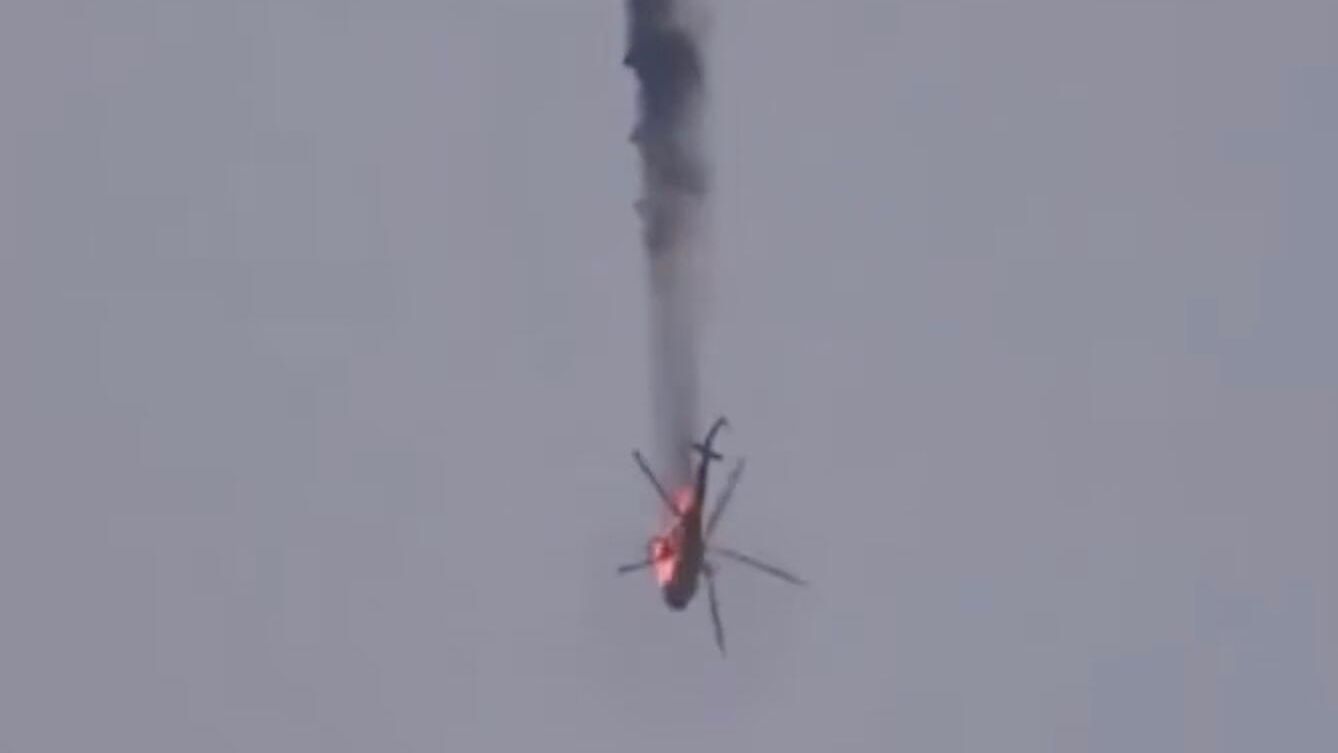 Момент поражения американского вертолета Black Hawk иранской ракетой Момент поражения американского вертолета Black Hawk иранской ракетой - РИА Новости, 1920, 05.04.2026