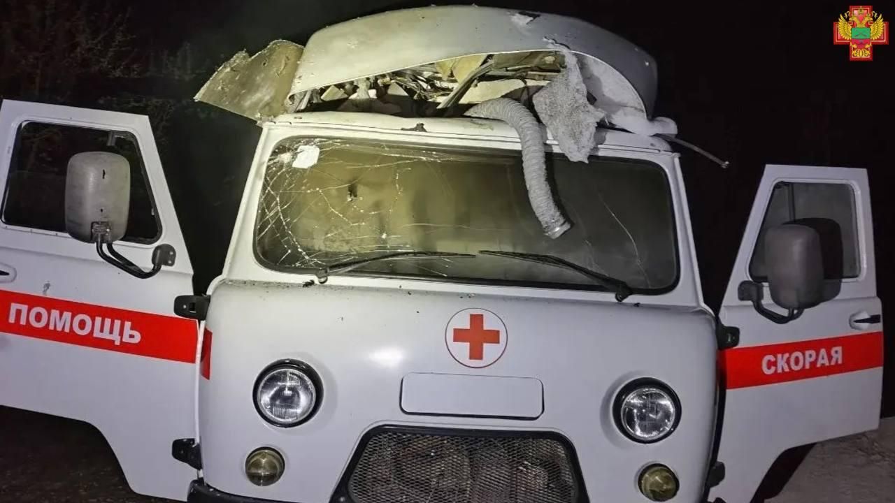 Последствия атаки автомобиля скорой помощи со стороны ВСУ в Запорожской области - РИА Новости, 1920, 05.04.2026