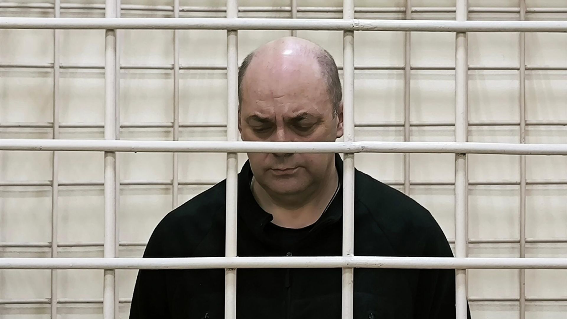 Экс-губернатор Курской области Алексей Смирнов во время заседания в Ленинском районном суде Курска. 6 апреля 2026 - РИА Новости, 1920, 06.04.2026