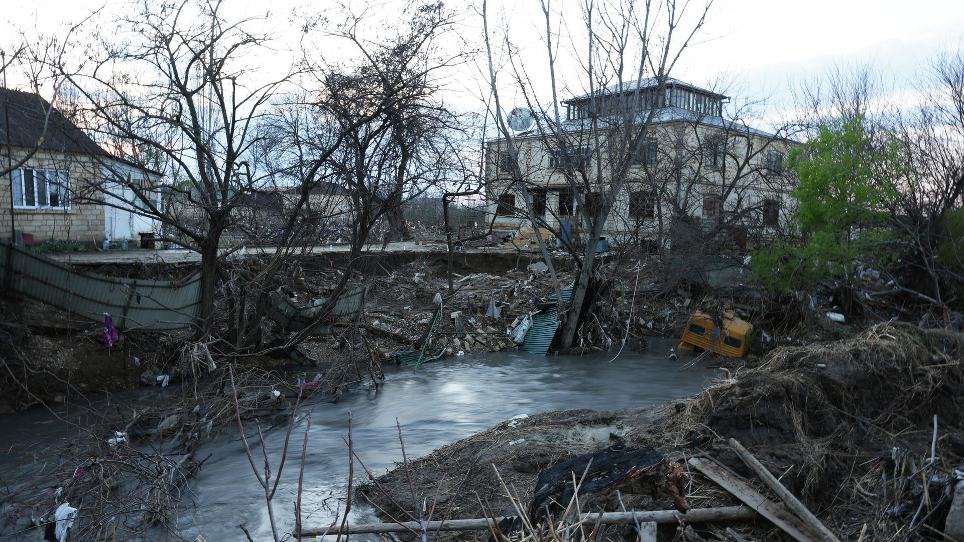 Подтопленные жилые дома в посёлке городского типа Мамедкала в Дербентском районе Дагестана - РИА Новости, 1920, 09.04.2026