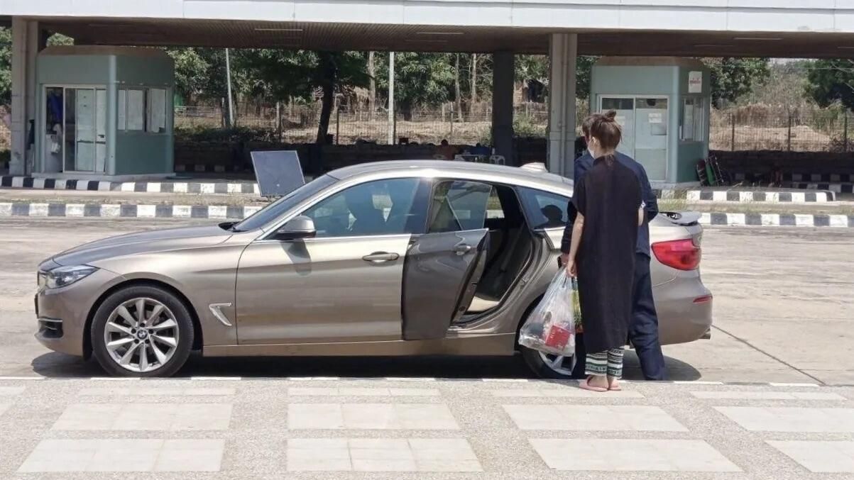 Освобожденная из мошеннического колл-центра в Мьянме россиянка передана российским дипломатам Освобожденная из мошеннического колл-центра в Мьянме россиянка передана российским дипломатам - РИА Новости, 1920, 07.04.2026