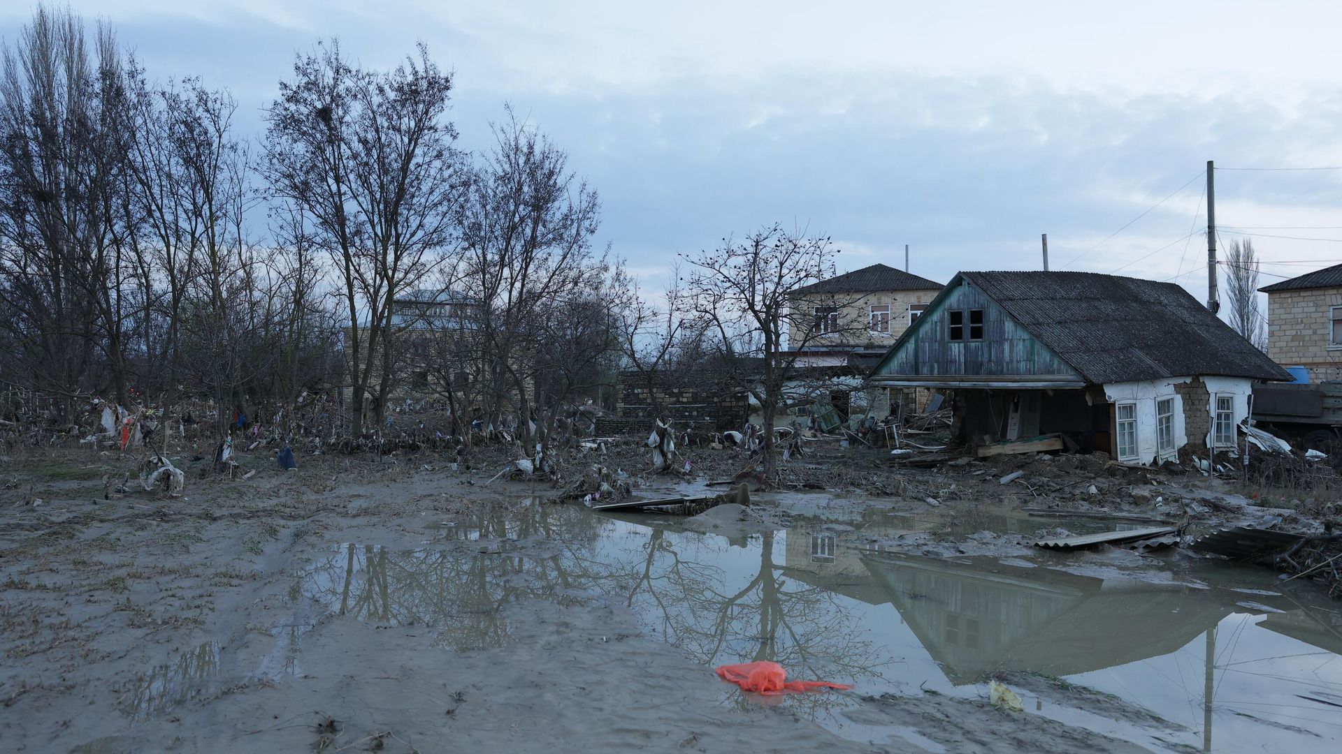 Подтопленные жилые дома в посёлке городского типа Мамедкала в Дербентском районе Дагестана Подтопленные жилые дома в посёлке городского типа Мамедкала в Дербентском районе Дагестана - РИА Новости, 1920, 07.04.2026