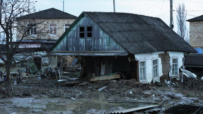 Подтопленные жилые дома в посёлке городского типа Мамедкала в Дербентском районе Дагестана