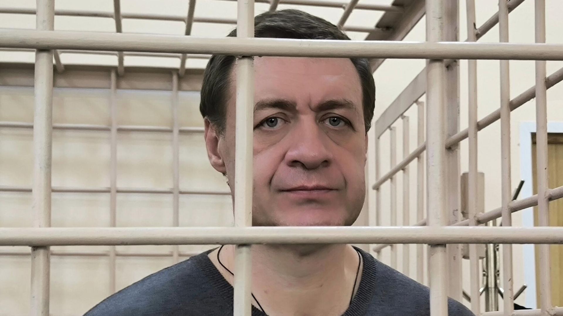 Бывший заместитель губернатора Курской области Алексей Дедов во время заседания в Ленинском районном суде в Москве. 7 апреля 2026 Бывший заместитель губернатора Курской области Алексей Дедов во время заседания в Ленинском районном суде в Москве. 7 апреля 2026 - РИА Новости, 1920, 07.04.2026