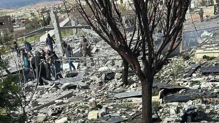 Последствия израильского удара по кладбищу в южном пригороде Бейрута Последствия израильского удара по кладбищу в южном пригороде Бейрута - РИА Новости, 1920, 08.04.2026