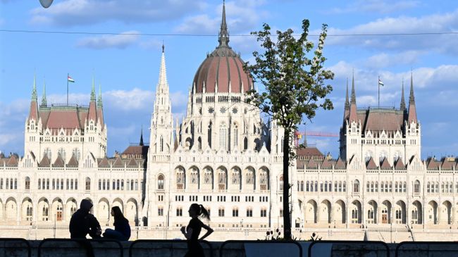 Вид на здание парламента в Будапеште