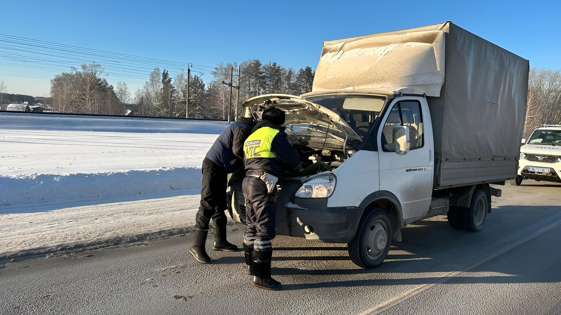 В Госавтоинспекции разъяснили, как получить экстренную помощь на дороге - РИА Новости, 1920, 11.04.2026