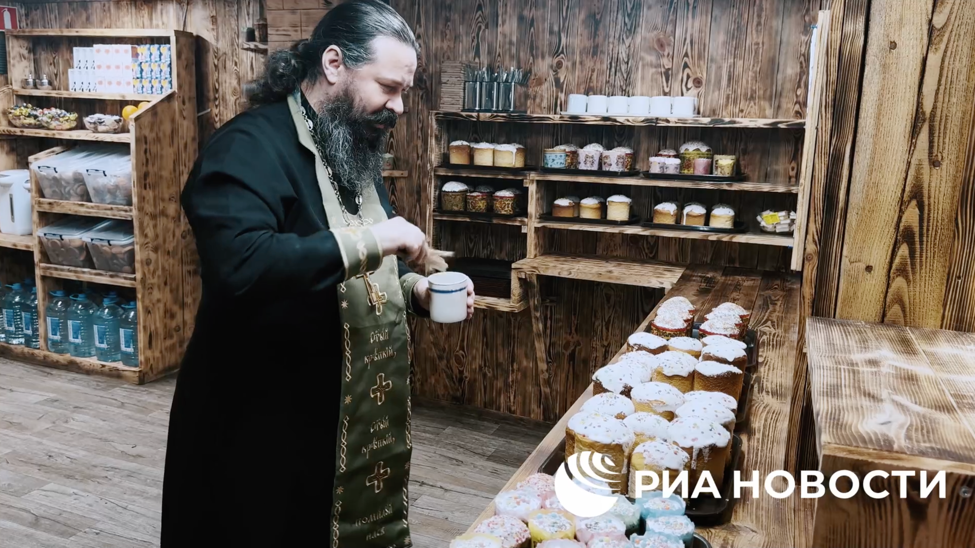 Освещение куличей перед отправкой на передовую в зоне СВО Освещение куличей перед отправкой на передовую в зоне СВО - РИА Новости, 1920, 11.04.2026