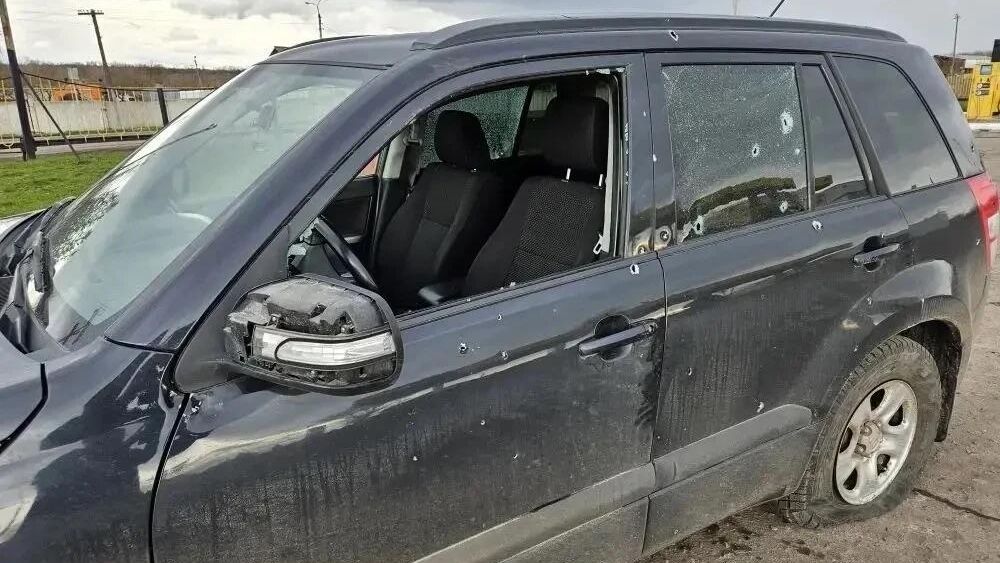 Поврежденный автомобиль после атаки украинского БПЛА на заправку во Льгове во время пасхального перемирия Поврежденный автомобиль после атаки украинского БПЛА на заправку во Льгове во время пасхального перемирия - РИА Новости, 1920, 11.04.2026
