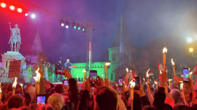 Появление Виктора Орбана на митинге его сторонников в Будапеште