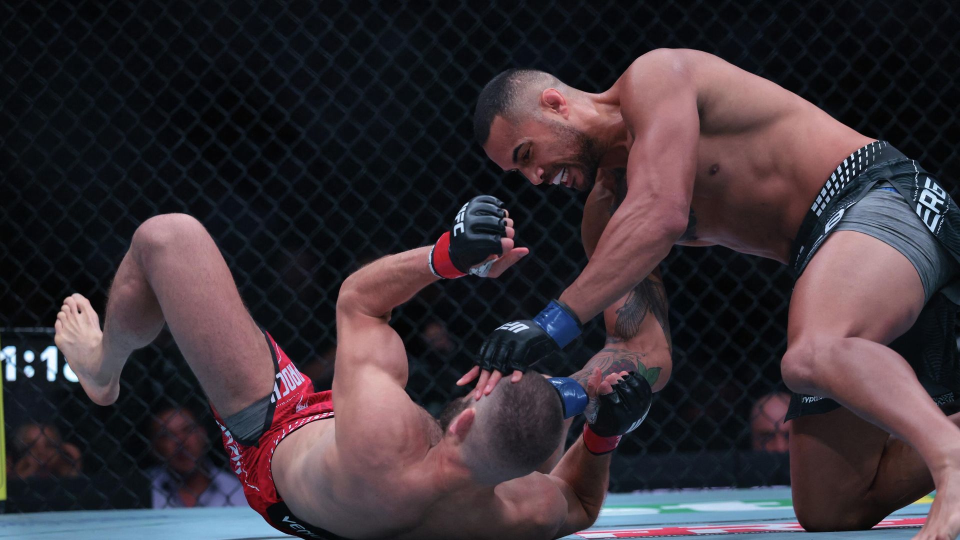 Эпизод главного боя на турнире UFC 327 Эпизод главного боя на турнире UFC 327 - РИА Новости, 1920, 12.04.2026