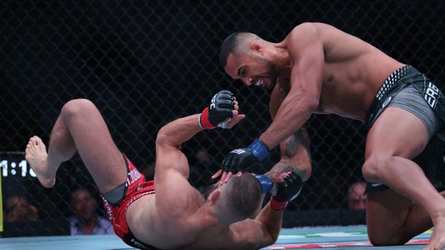 Эпизод главного боя на турнире UFC 327 Эпизод главного боя на турнире UFC 327