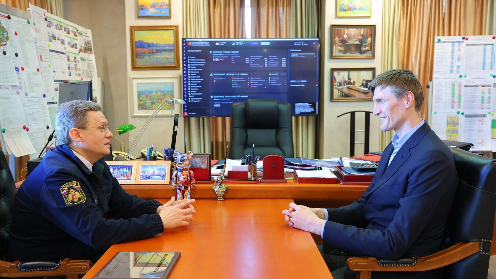 Губернатор Вологодской области Георгий Филимонов и президент Российской Федерации Баскетбола Андрей Кириленко во время встречи Губернатор Вологодской области Георгий Филимонов и президент Российской Федерации Баскетбола Андрей Кириленко во время встречи - РИА Новости, 1920, 13.04.2026