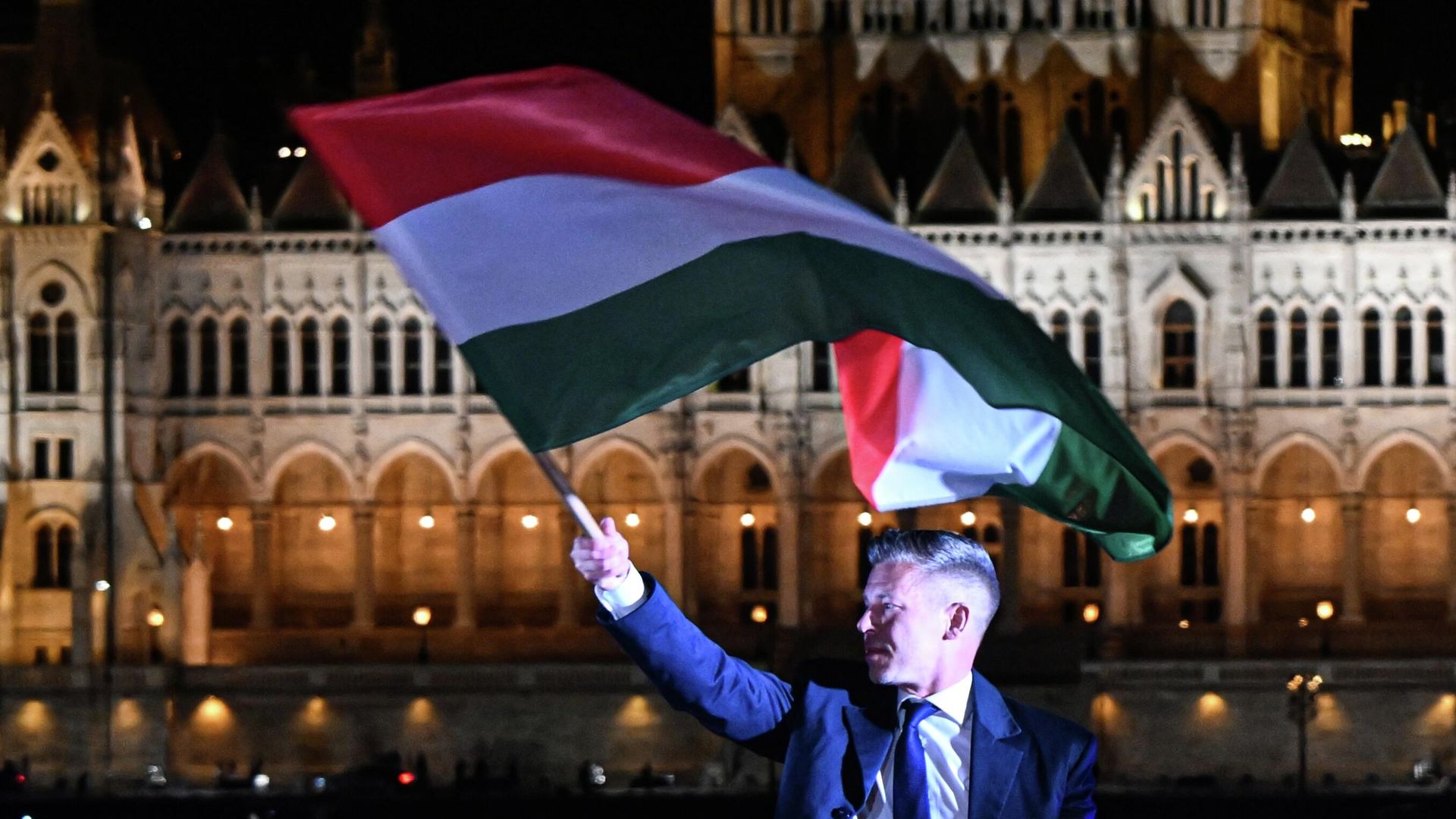 Лидер победившей на парламентских выборах в Венгрии оппозиционной партии Тиса Петер Мадьяр на митинге в Будапеште Лидер победившей на парламентских выборах в Венгрии оппозиционной партии Тиса Петер Мадьяр на митинге в Будапеште - РИА Новости, 1920, 13.04.2026