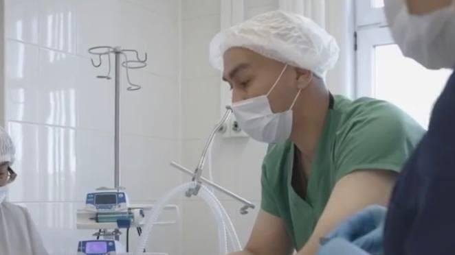 Врачи спасли мужчину в Якутии, запустив его сердце после пяти часов смерти Врачи спасли мужчину в Якутии, запустив его сердце после пяти часов смерти - РИА Новости, 1920, 13.04.2026
