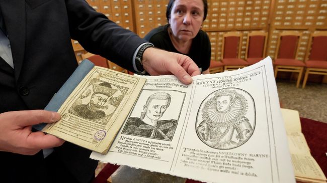 Слева направо: Песнь о злодействах Шуйского, учиненных в нынешнем 1609 году. Портреты Лжедмитрия I и Марины Мнишек из издания Песнь на всерадостное торжество объединения двух народов, польского и московского (Краков, 1606 год). 