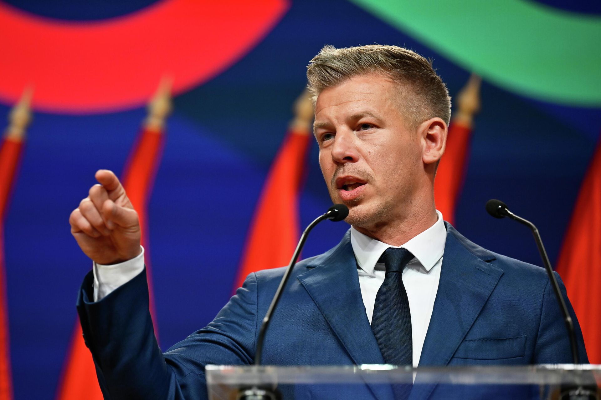Лидер победившей на парламентских выборах в Венгрии оппозиционной партии Тиса Петер Мадьяр во время выступления в Будапеште Лидер победившей на парламентских выборах в Венгрии оппозиционной партии Тиса Петер Мадьяр во время выступления в Будапеште - РИА Новости, 1920, 01.06.2026