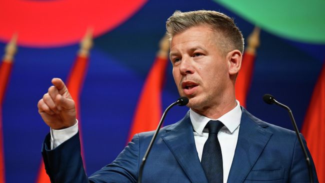 Лидер победившей на парламентских выборах в Венгрии оппозиционной партии Тиса Петер Мадьяр во время выступления в Будапеште