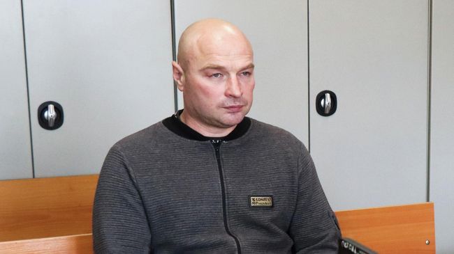 В коридорах суда Михаил Пичугин и его адвокаты