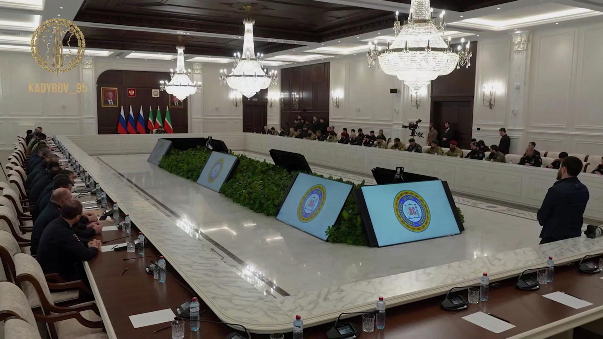 Глава Чеченской Республики Рамзан Кадыров во время совещания с силовым блоком Чеченской Республики - РИА Новости, 1920, 14.04.2026