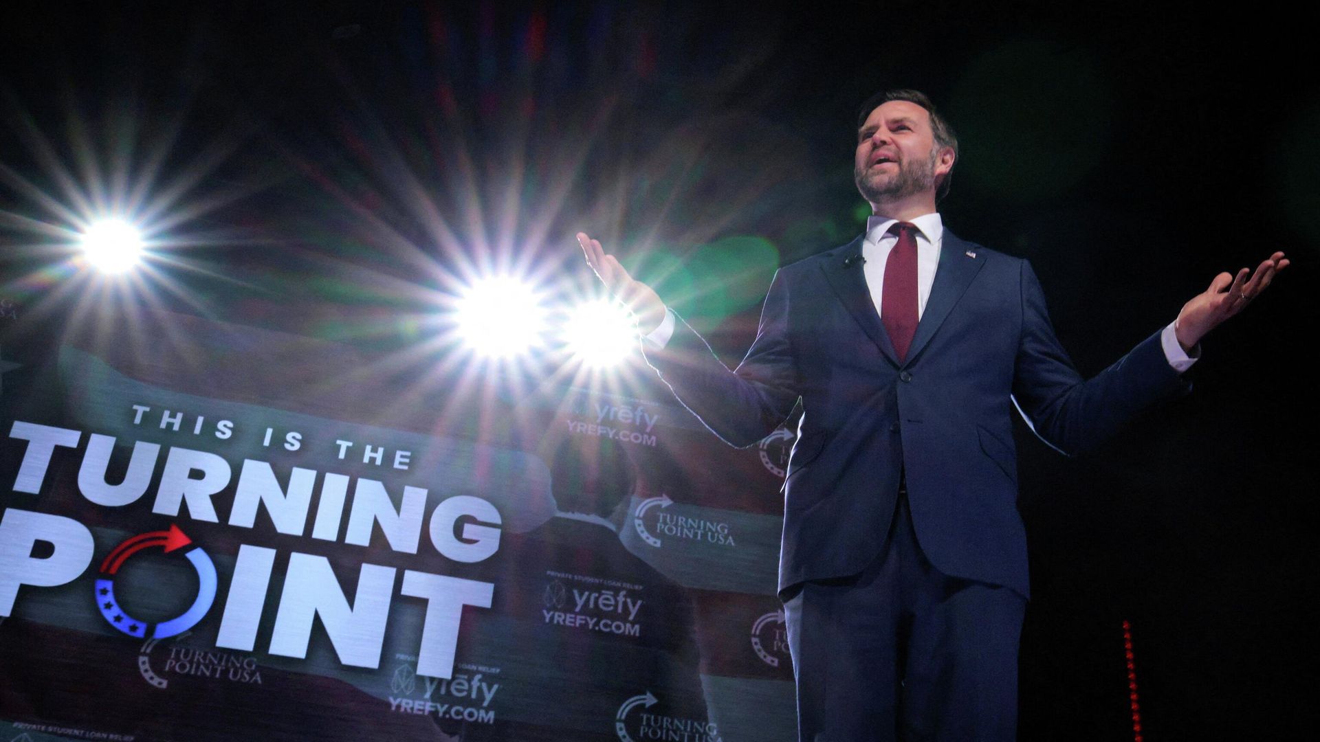 Вице-президент США Джей Ди Вэнс во время выступления а мероприятии Turning Point USA в Университете Джорджии - РИА Новости, 1920, 15.04.2026