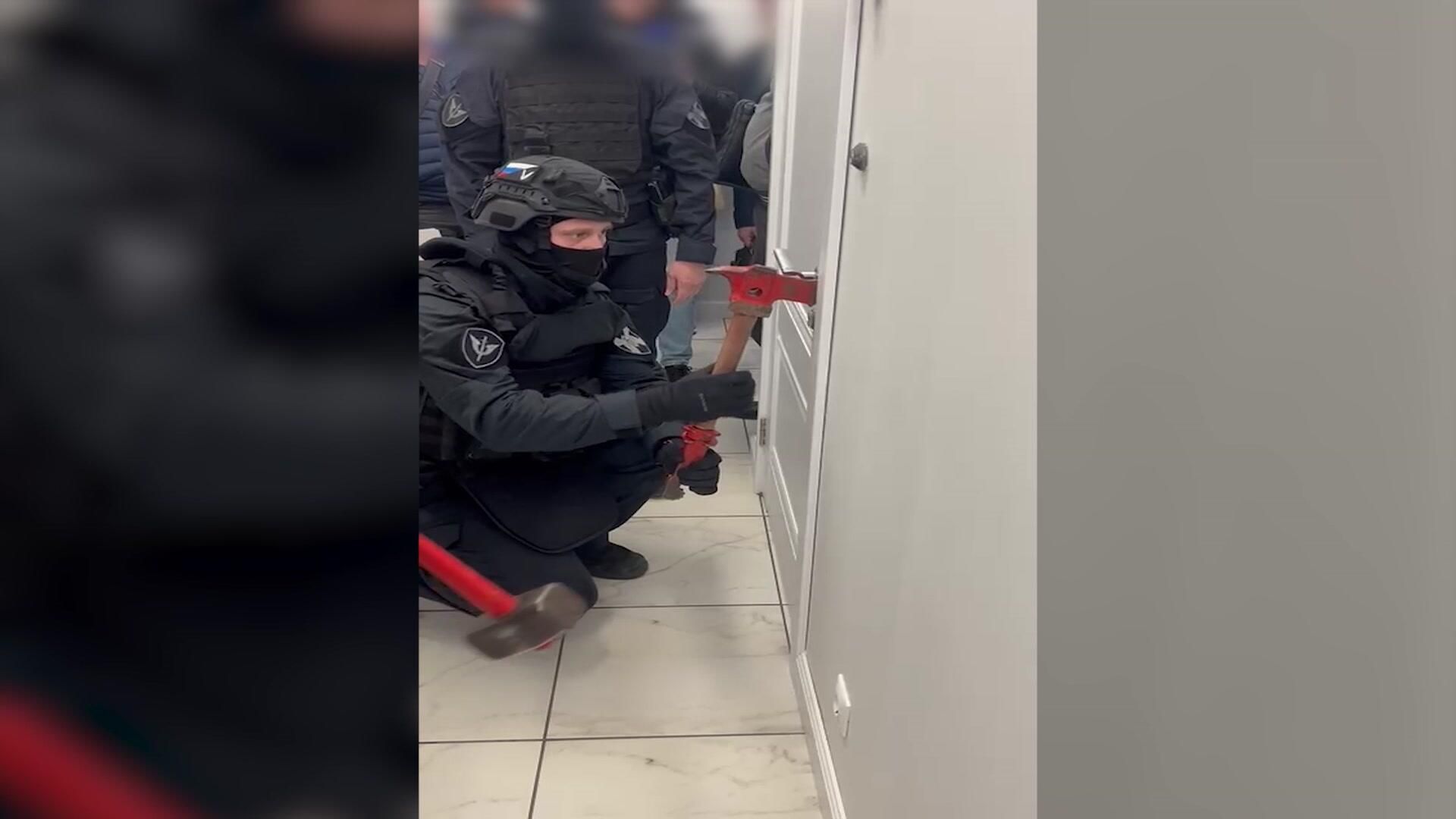 Задержание группы, организовавшей фиктивные налоговые вычеты Задержание группы, организовавшей фиктивные налоговые вычеты - РИА Новости, 1920, 15.04.2026