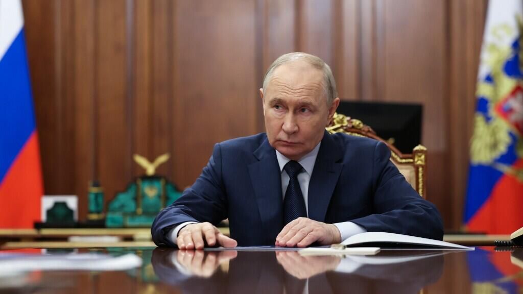 Путин на совещании по экономическим вопросам - РИА Новости, 1920, 15.04.2026