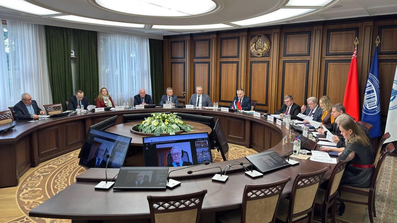 Заседание Межакадемического совета по перспективным направлениям развития Союзного государства, проходящее под председательством первого заместителя председателя президиума НАН Беларуси Виталия Залесского и вице-президента РАН Владислава Панченко Заседание Межакадемического совета по перспективным направлениям развития Союзного государства, проходящее под председательством первого заместителя председателя президиума НАН Беларуси Виталия Залесского и вице-президента РАН Владислава Панченко - РИА Новости, 1920, 15.04.2026