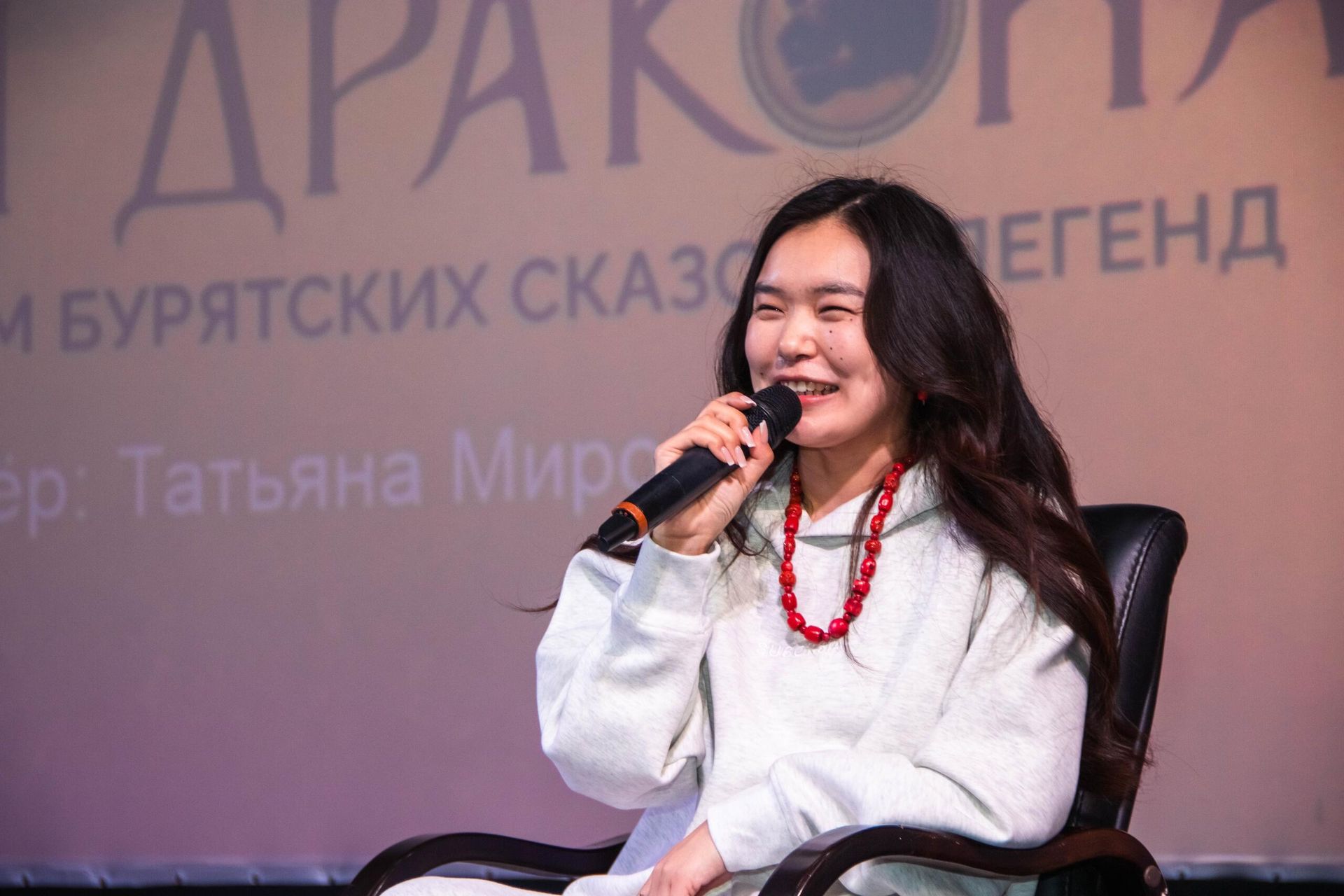 Арюна Цыденова во время встречи с ребятами из детского лагеря Звездный - РИА Новости, 1920, 16.04.2026