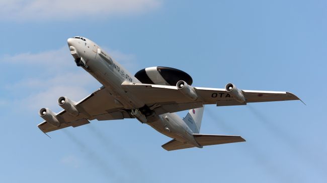 Самолет-разведчик НАТО Boeing E-3A Sentry 