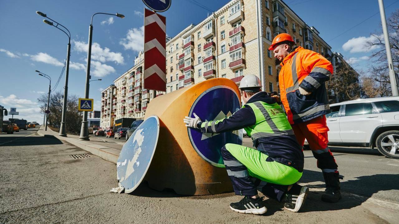 Около 1,6 тыс буферов безопасности заменят на дорогах Москвы Около 1,6 тыс буферов безопасности заменят на дорогах Москвы - РИА Новости, 1920, 16.04.2026