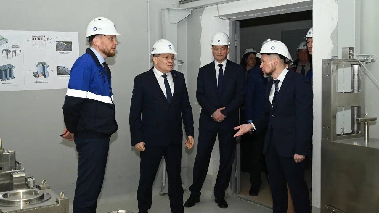 Генеральный директор государственной корпорации по атомной энергии Росатом Алексей Лихачев проверил ход строительства завода радиофармпрепаратов - РИА Новости, 1920, 16.04.2026