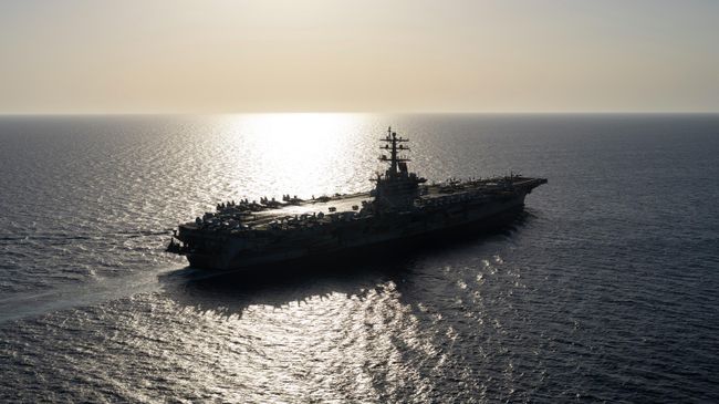 Авианосец USS Dwight D. Eisenhower