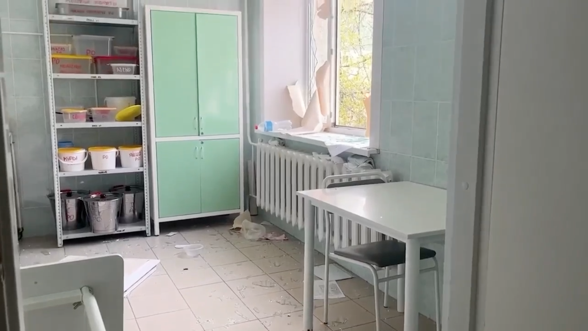 Последствия падения БПЛА рядом с роддомом в Самарской области - РИА Новости, 1920, 18.04.2026