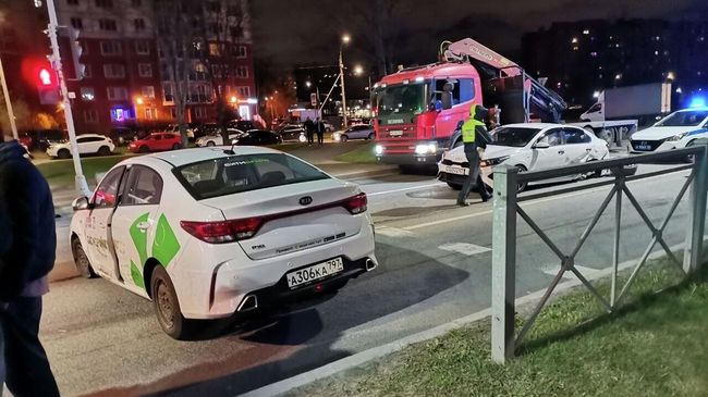 Последствия массового ДТП в Санкт-Петербурге Последствия массового ДТП в Санкт-Петербурге