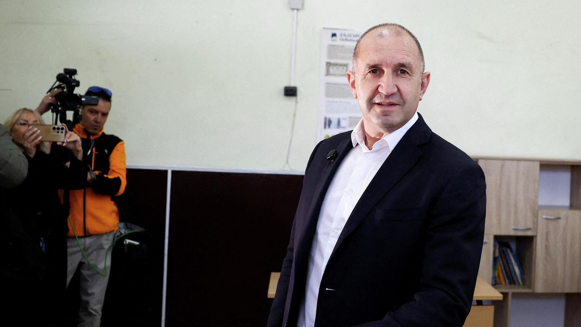 Лидер партии Прогрессивная Болгария Румен Радев голосует на парламентских выборах в Софии, Болгария Лидер партии Прогрессивная Болгария Румен Радев голосует на парламентских выборах в Софии, Болгария - РИА Новости, 1920, 20.04.2026