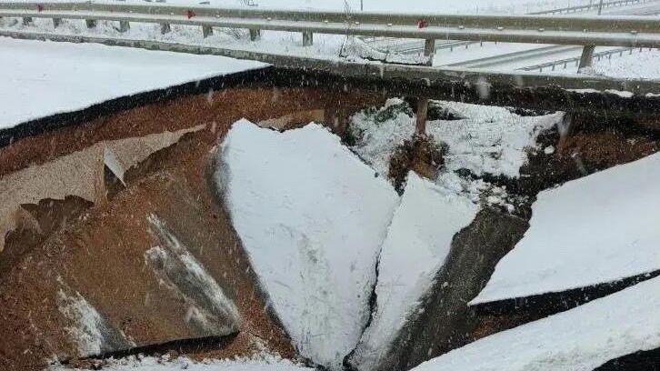 Провал дорожного покрытия в Вадском муниципальном округе Нижегородской области Провал дорожного покрытия в Вадском муниципальном округе Нижегородской области - РИА Новости, 1920, 20.04.2026