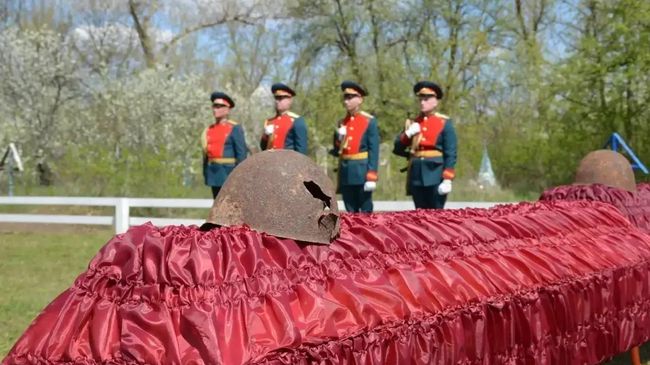 Перезахоронение останков красноармейцев, погибших в годы Великой Отечественной войны в Луганской Народной Республике