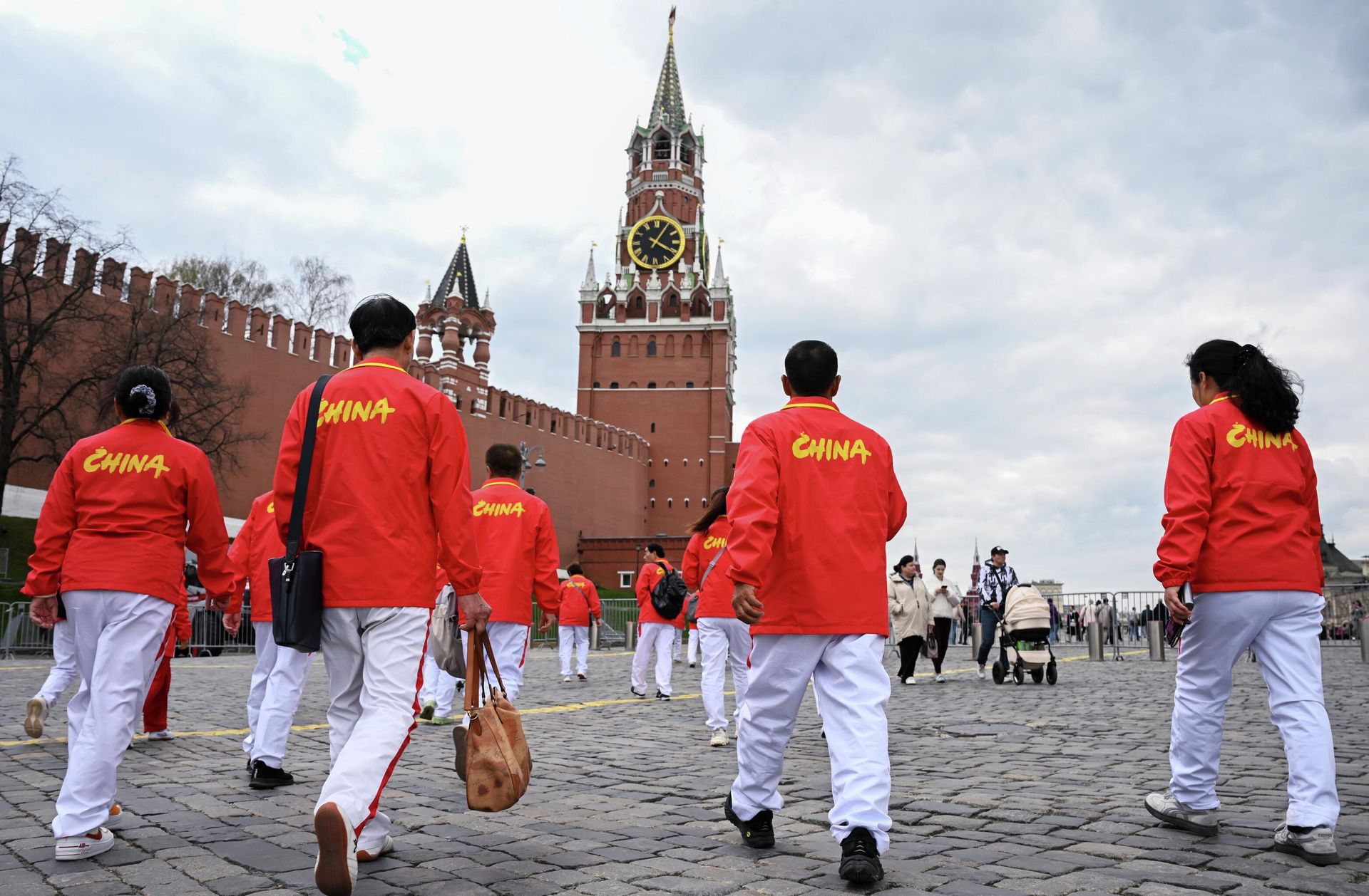 Туристы на Красной площади в Москве Туристы на Красной площади в Москве - РИА Новости, 1920, 18.05.2026