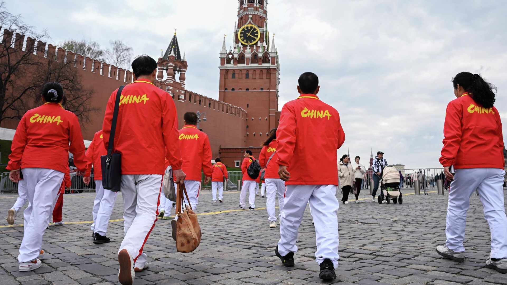 Туристы на Красной площади в Москве Туристы на Красной площади в Москве - РИА Новости, 1920, 29.07.2026