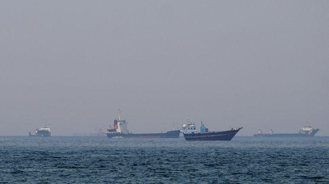Корабли и лодки в Ормузском проливе