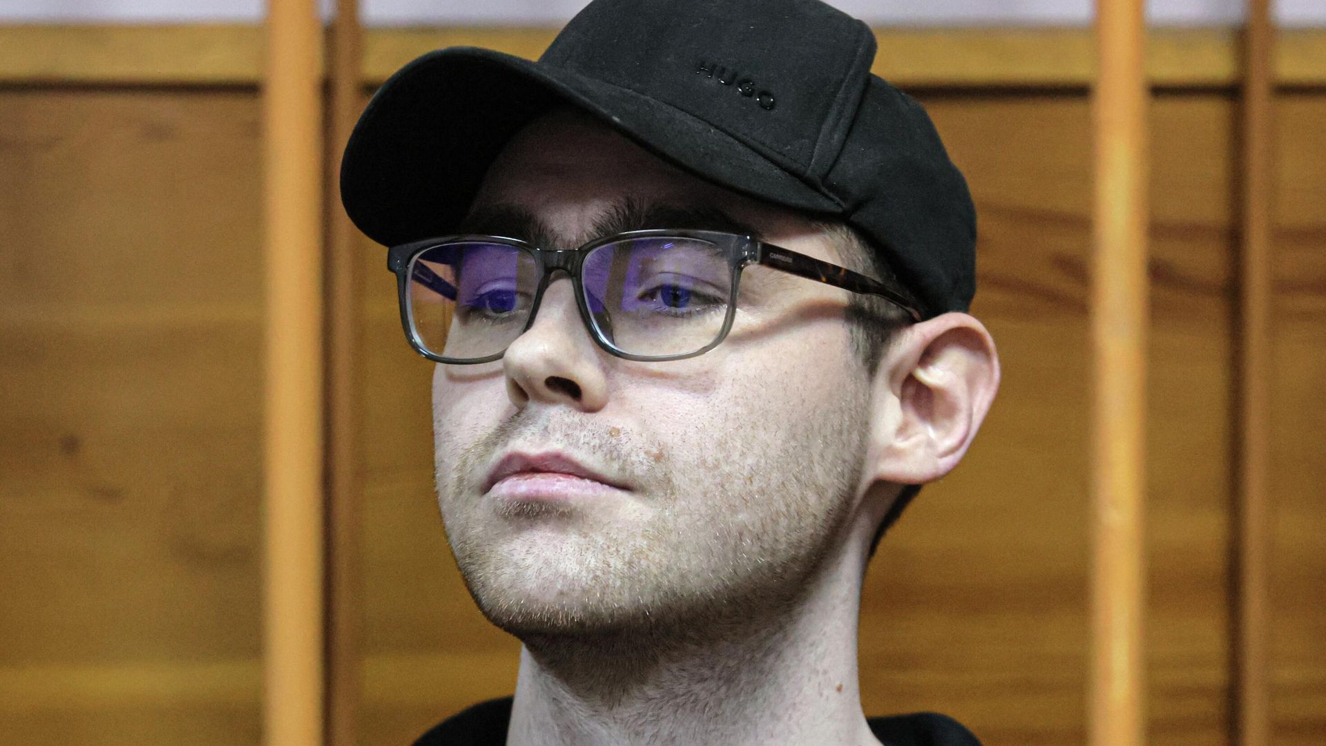 Бывший редактора URA.RU Денис Аллаяров на оглашении приговора в Верх-Исетском районном суде Екатеринбурга. 21 апреля 2026 - РИА Новости, 1920, 21.04.2026