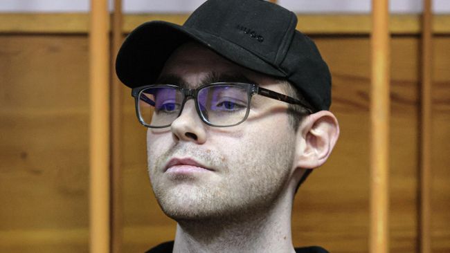 Бывший редактора URA.RU Денис Аллаяров на оглашении приговора в Верх-Исетском районном суде Екатеринбурга. 21 апреля 2026